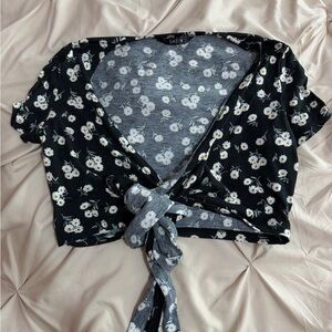 SHEIN Black and White Floral Crop Top